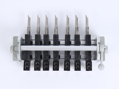 HH2020B三相偏心輪下出線表座 （7滑塊 150、155、165、180、 200x40MM 孔距,M6 螺桿）